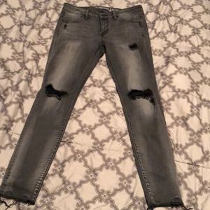 Distressed skinny jeggings
